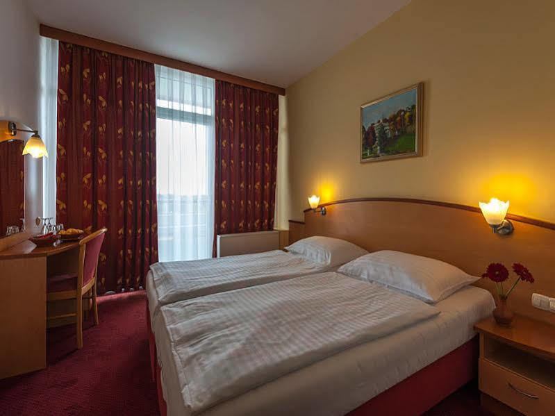 לנדבה Lipa Hotel מראה חיצוני תמונה